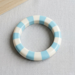 Bracelet Jonc « L'Aérien » – Rayures Bleu Ciel & Blanc