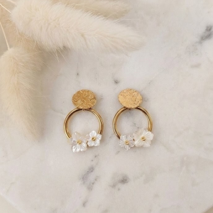 Boucles d'Oreilles "Éclosion" – Acier Doré & Nacre