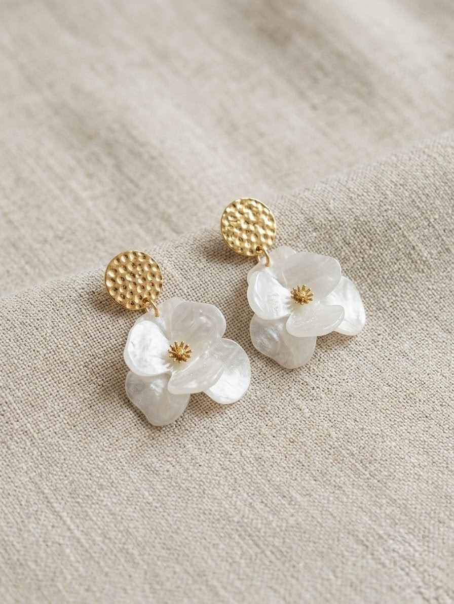 Fleurs nacrées - clip d'oreilles