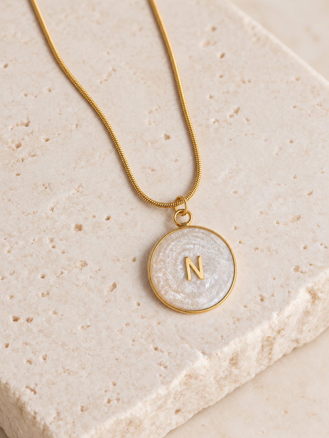 Collier personnalisé avec lettre – Acier inoxydable & résine