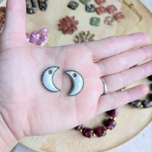 Pampilles lune blanches et kaki pailleté – En résine faites main